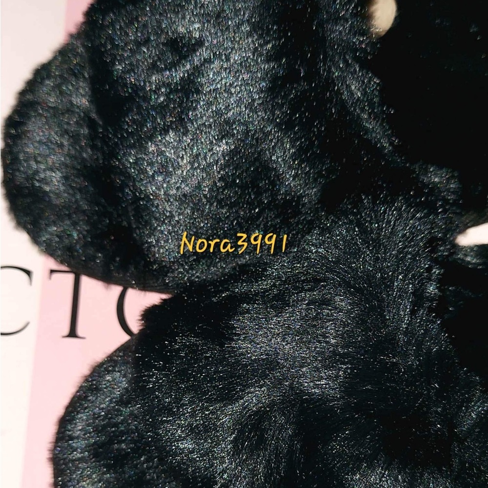 PINK VS Faux Fur slipper size Medium NIP - Picture 8 of 10